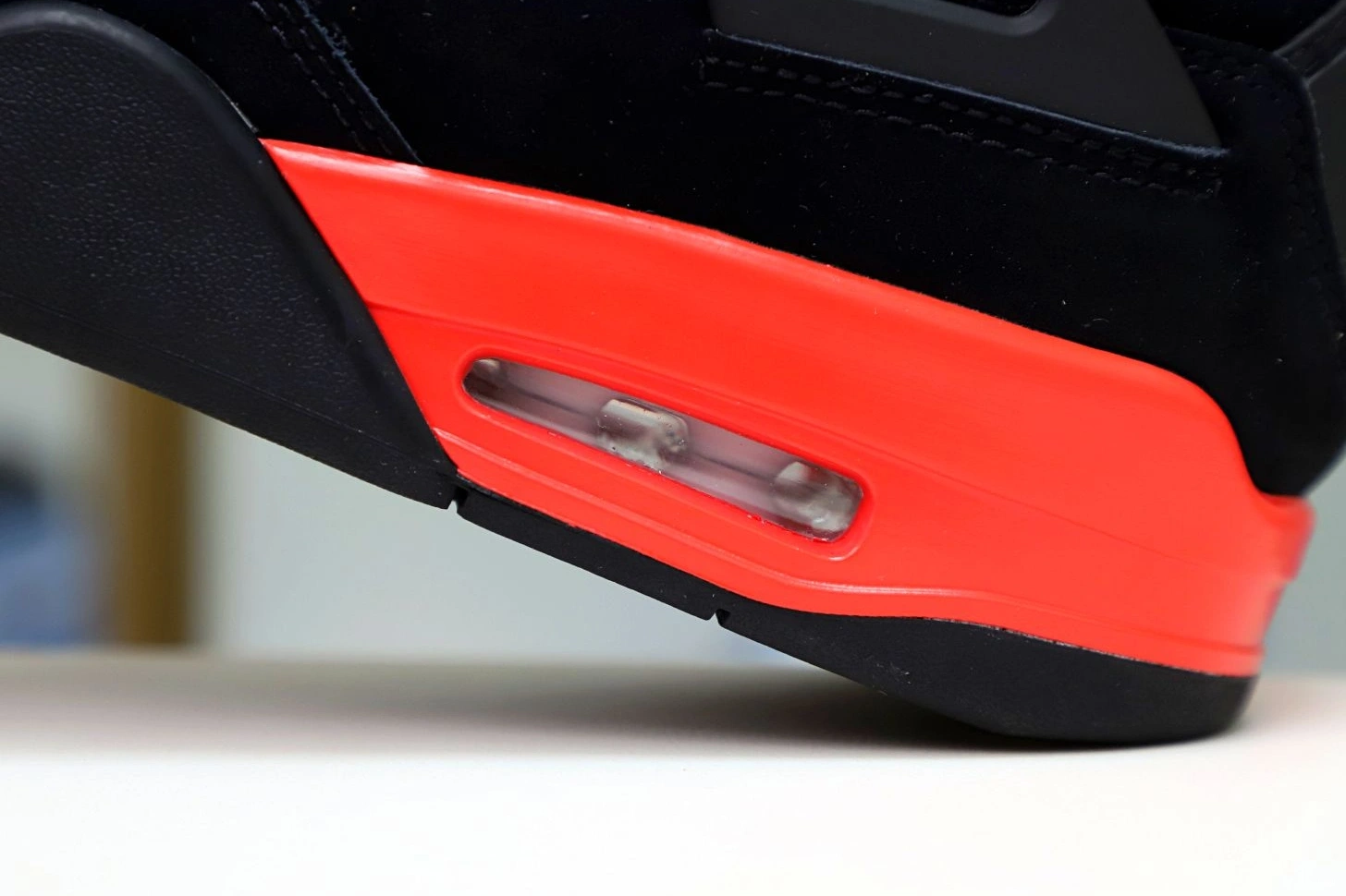 RETRO THUNDER' AIR JORDAN 4 'RED 1224